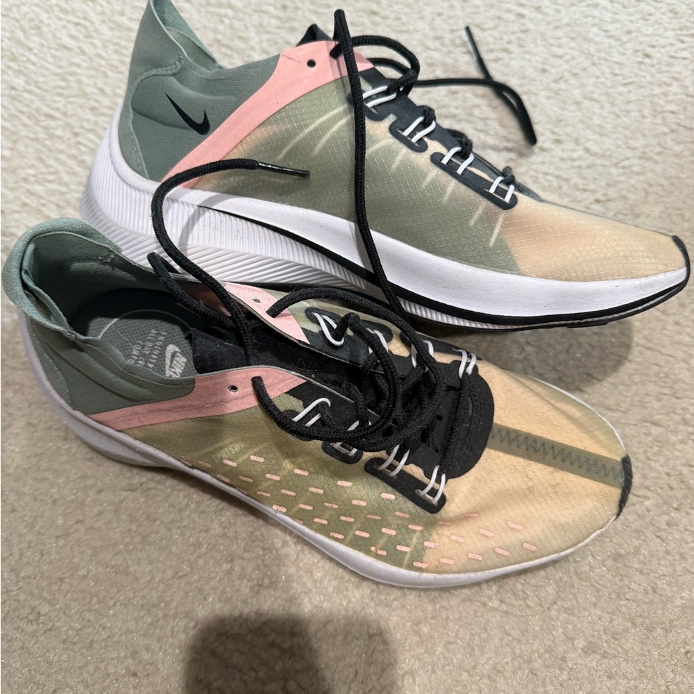 Nike Women's Green and Pink Athletic Shoes